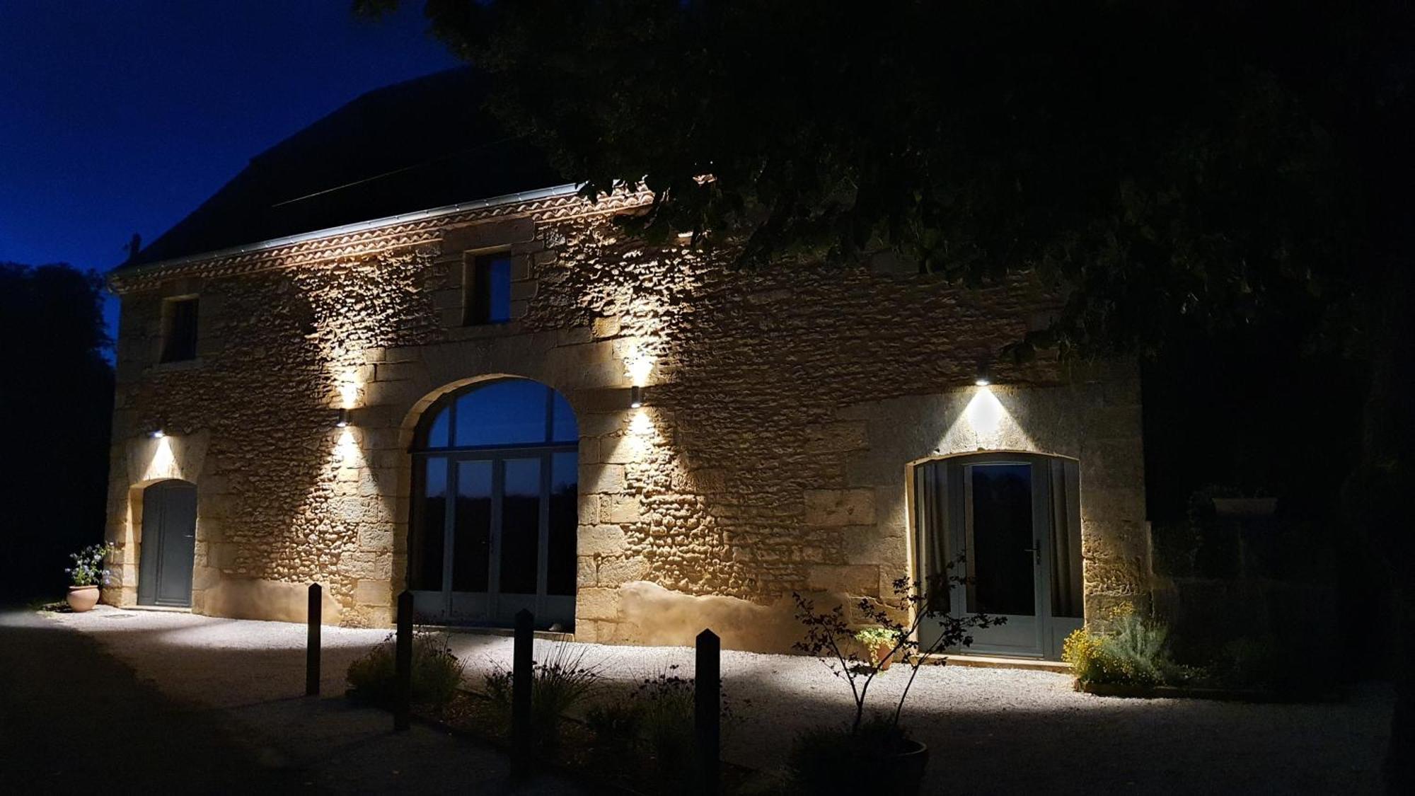 La Grange Symphorine, Chambre D'Hotes De Charme Situee Entre La Vallee De La Dordogne Et La Vallee De La Vezere Meyrals Dış mekan fotoğraf