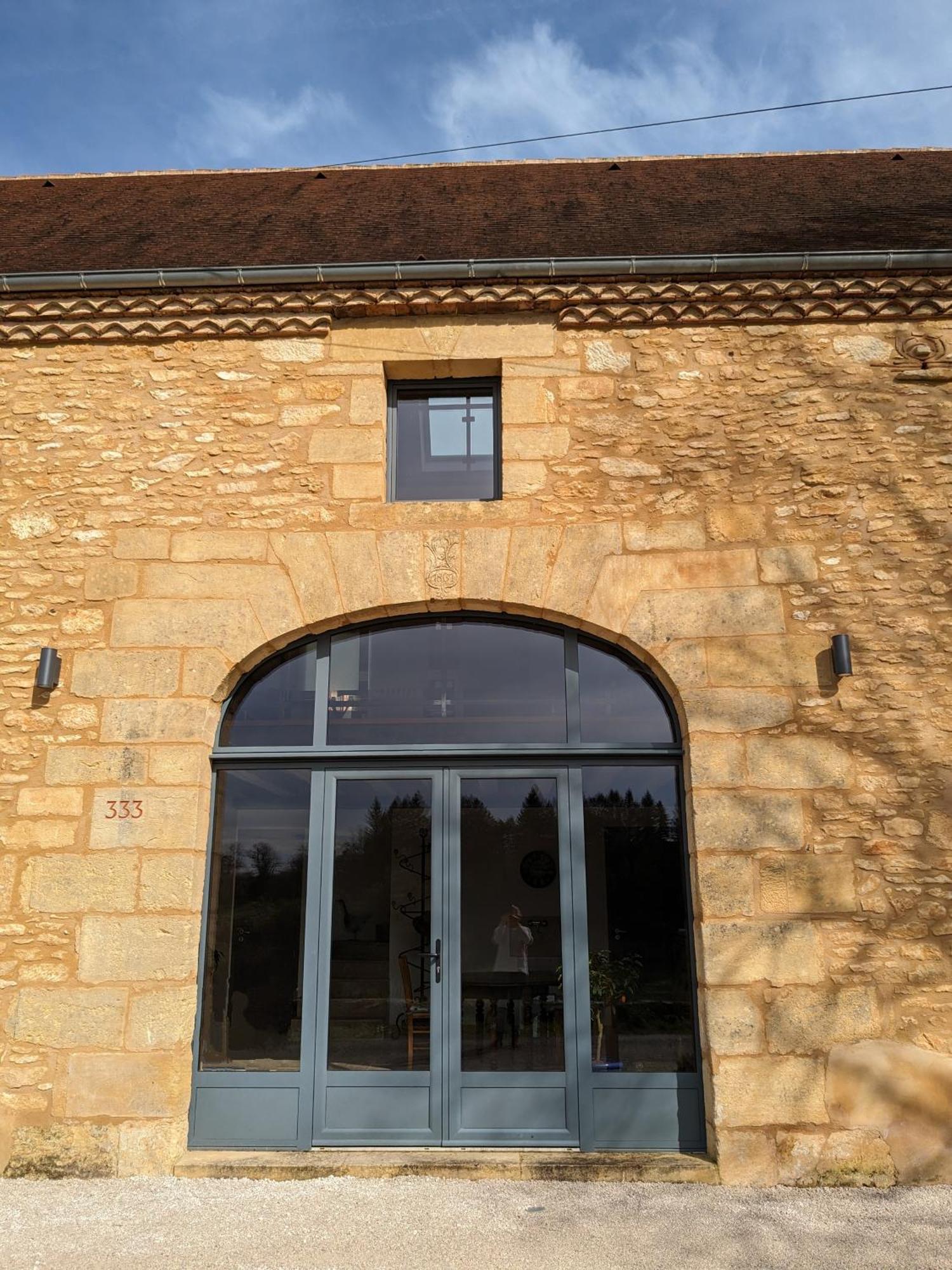 La Grange Symphorine, Chambre D'Hotes De Charme Situee Entre La Vallee De La Dordogne Et La Vallee De La Vezere Meyrals Dış mekan fotoğraf